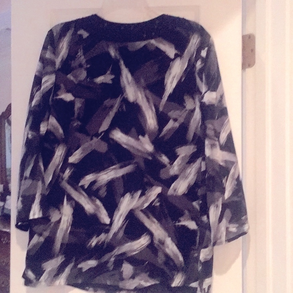 JM Collection tunic top, with quarter sleeves.